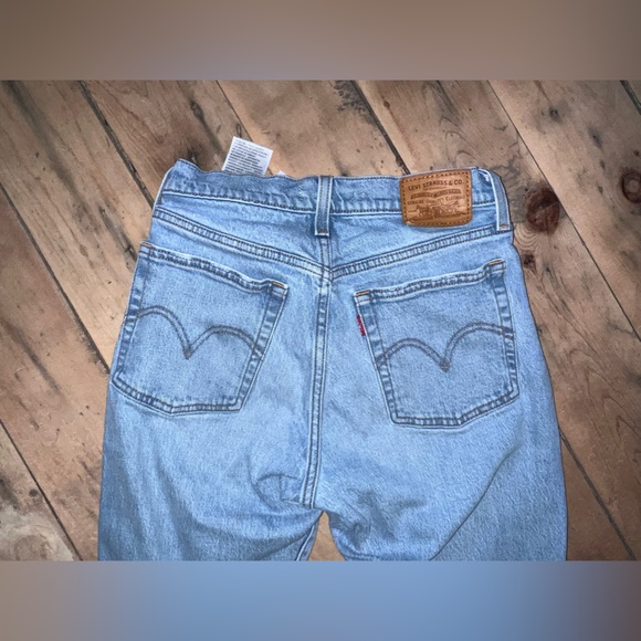 Levis Wedgie Jean - Picture 3 of 3